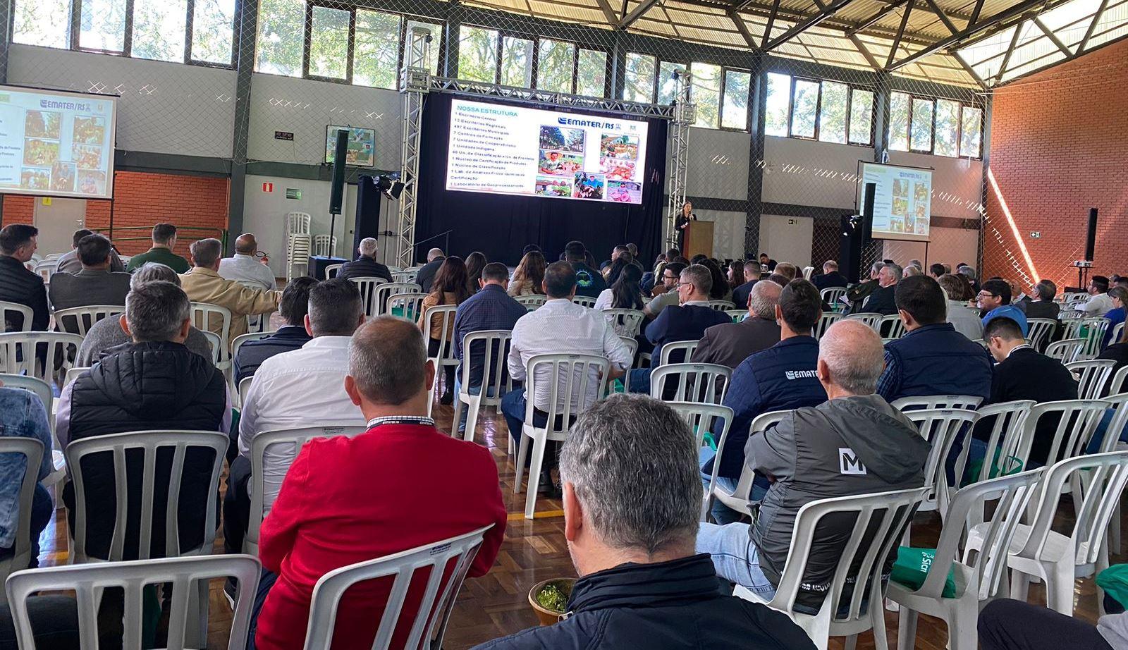 Ações da Emater/RS-Ascar na silvicultura são destacadas em seminário que acontece em Canela