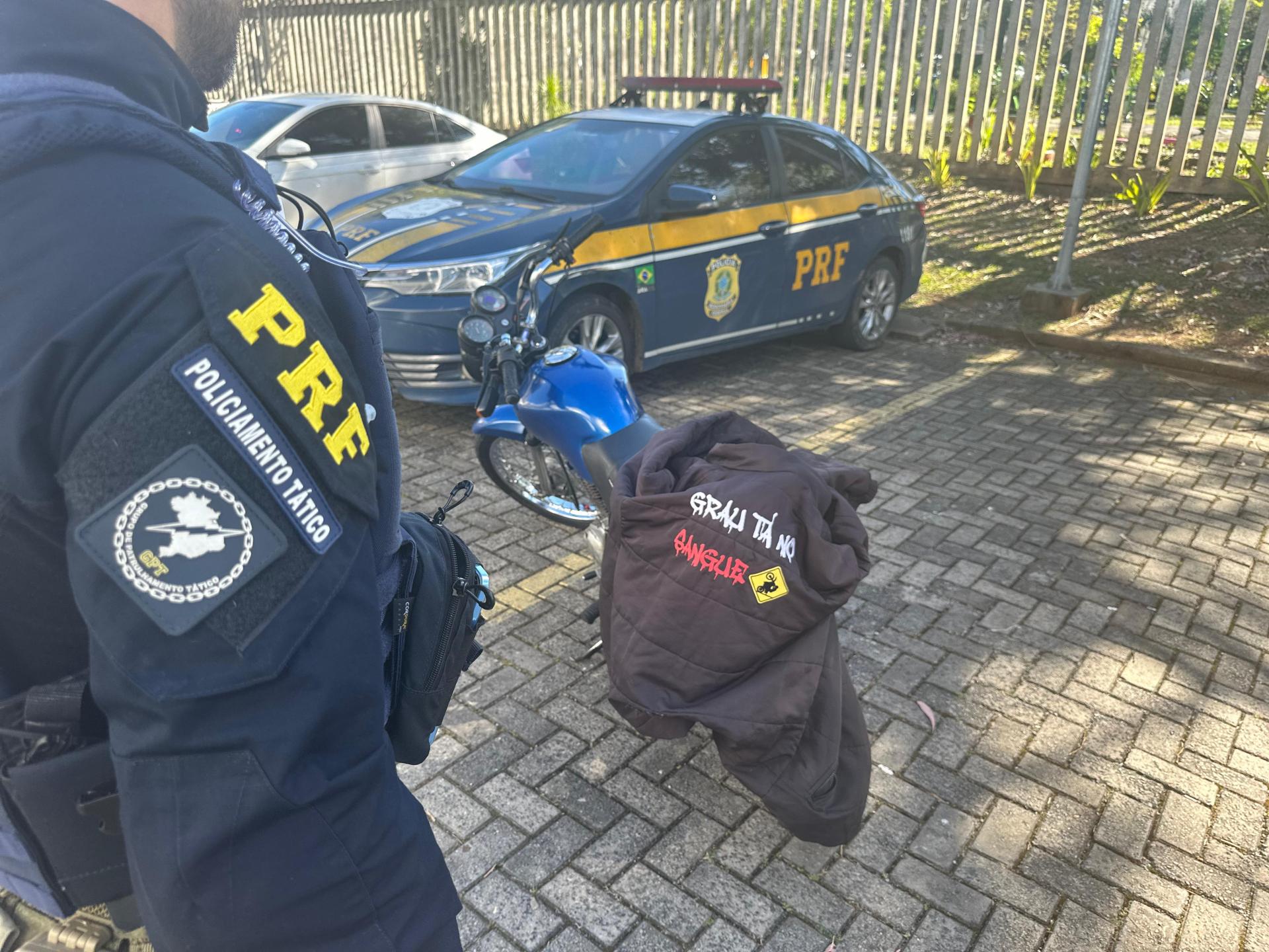 PRF prende criminoso em moto com motor roubado e placa clonada