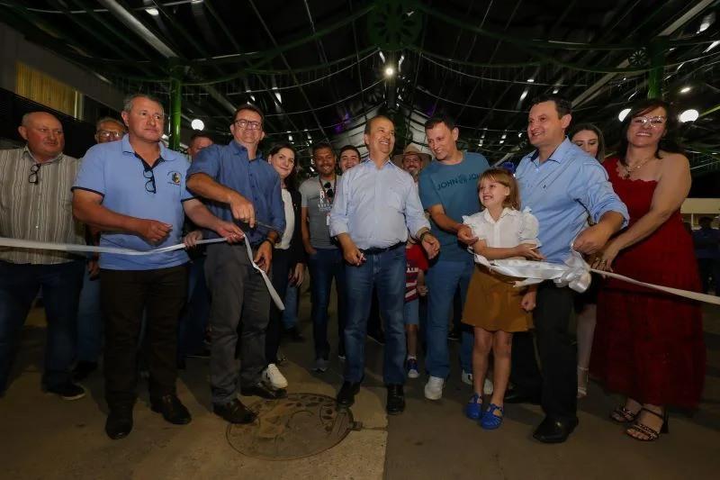 Governador do estado de SC Jorginho Mello inaugura rua coberta em Anita Garibaldi