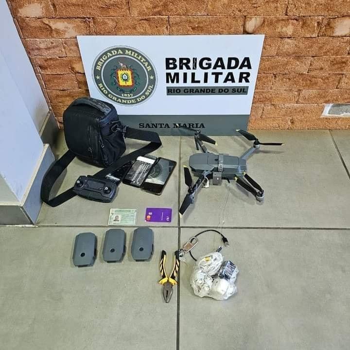 Brigada Militar apreende drone e prende quatro suspeitos nas proximidades da penitenciária de Santa Maria