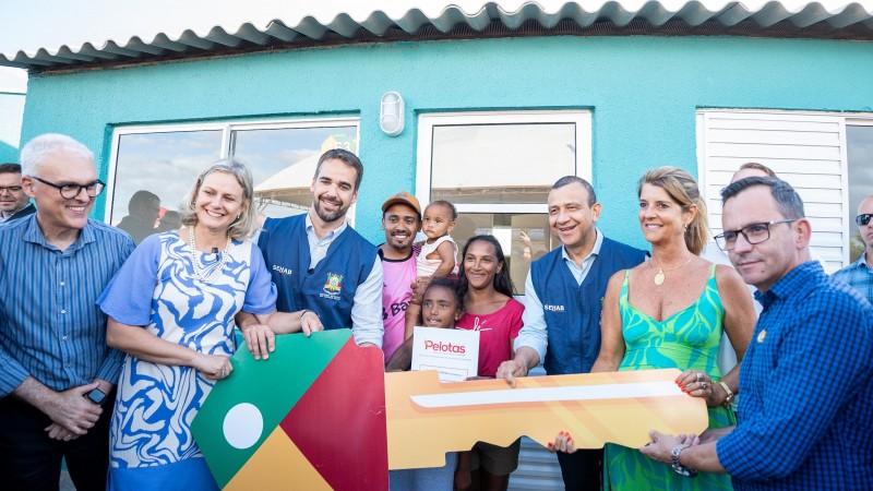 Em Pelotas, Estado entrega as primeiras 35 unidades habitacionais do programa A Casa É Sua