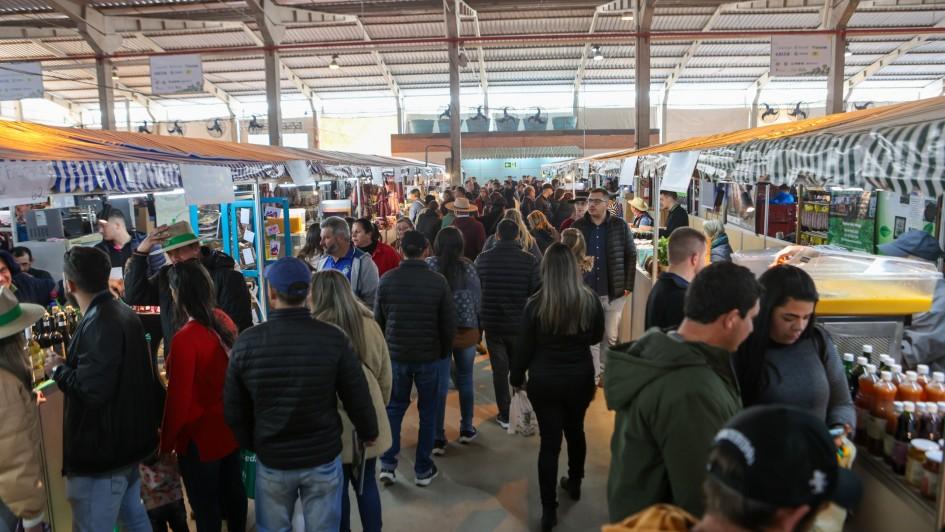 Pela primeira vez na história, Pavilhão da Agricultura Familiar supera R$ 1 milhão no primeiro dia de vendas