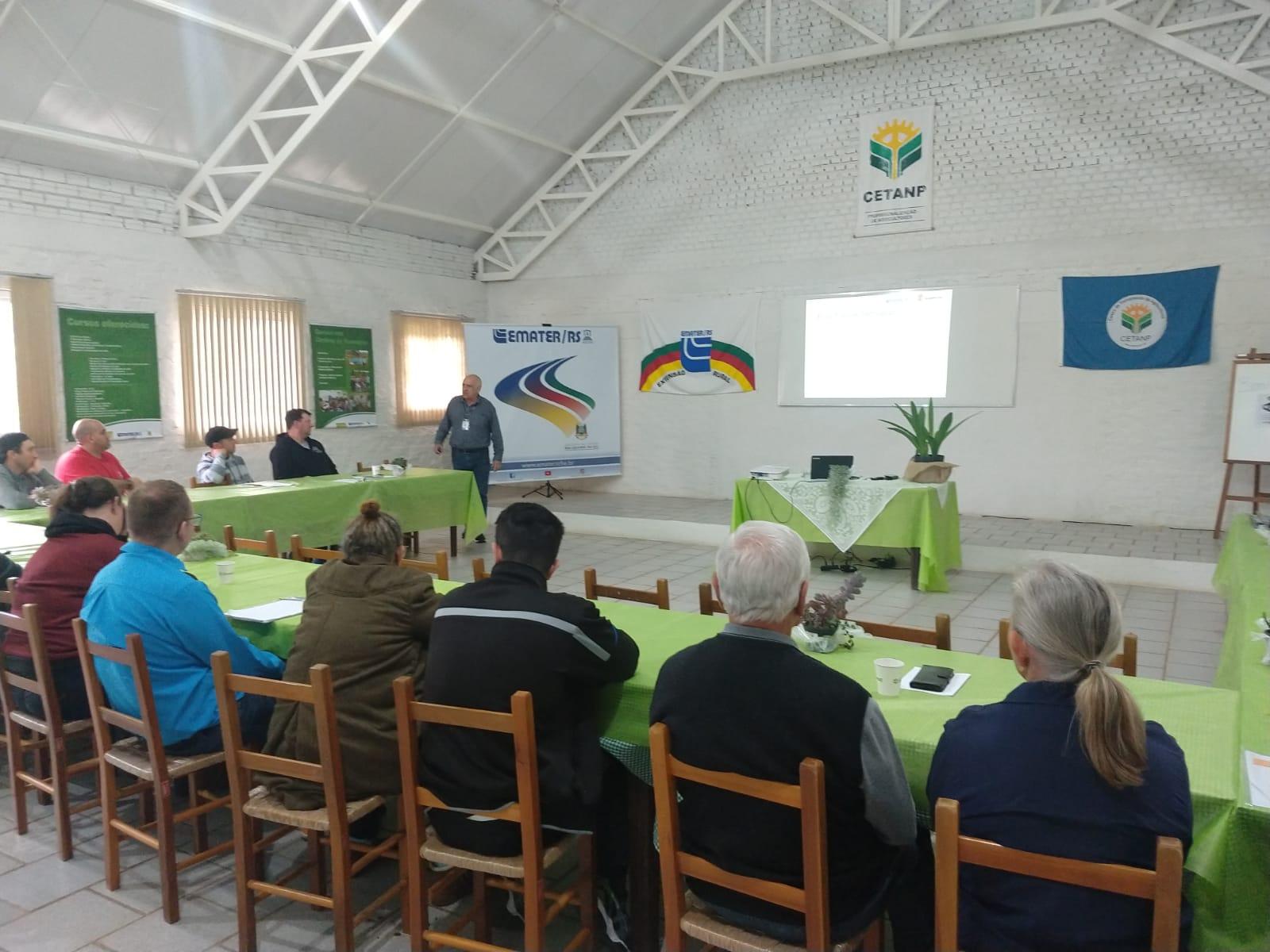 Práticas para qualidade são abordadas em palestra para agroindústrias em Nova Petrópolis