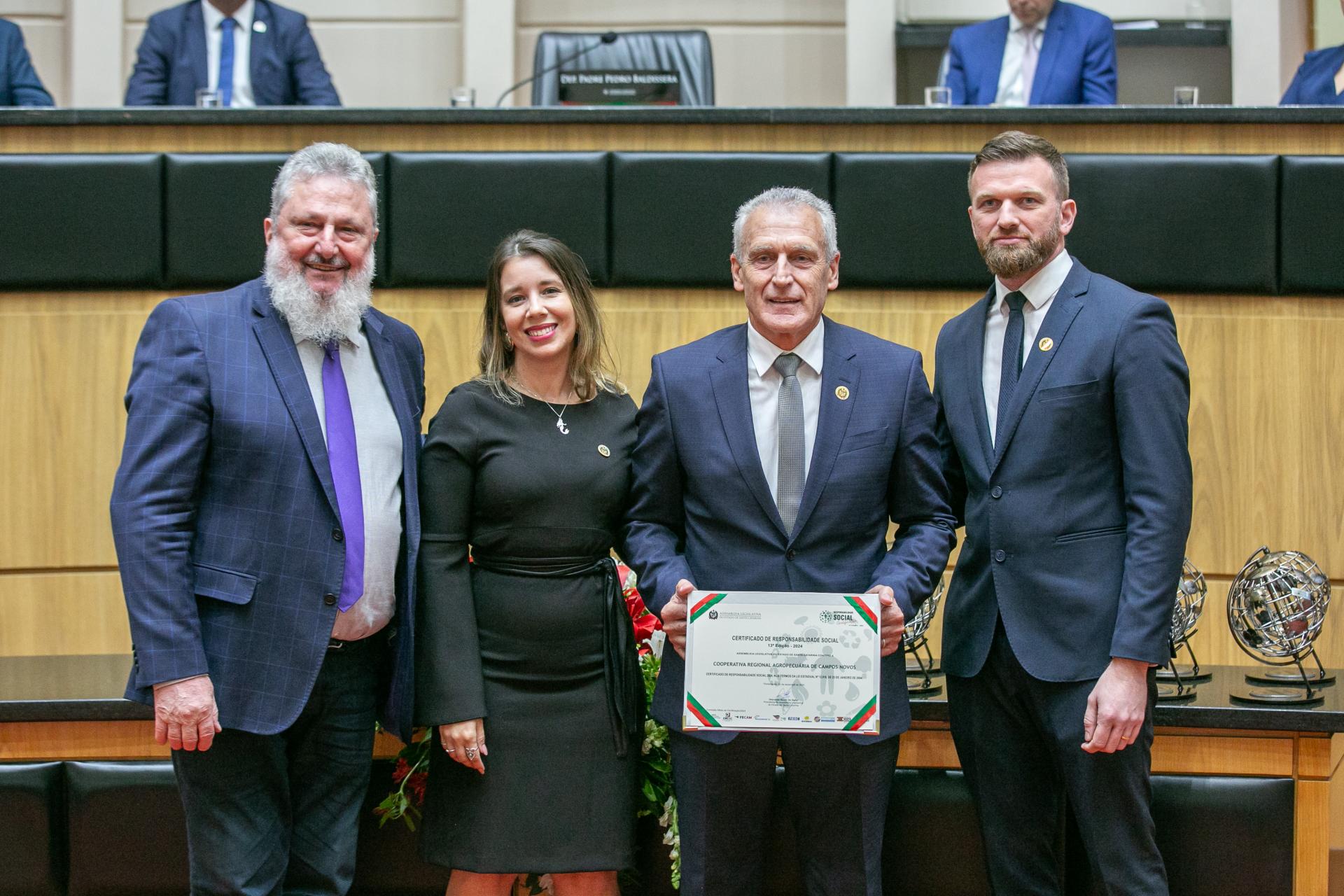 Copercampos recebe Certificado de Responsabilidade Social de Santa Catarina 2024