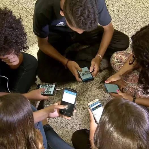 Senado proíbe uso de celulares nas escolas de todo o País