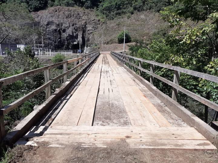 Realizada a manutenção da ponte entre os municípios de Pinhal da Serra e Barracão